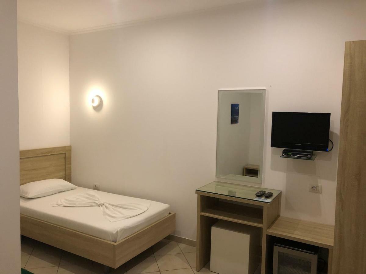 Hotel Jon Dhermi Ngoại thất bức ảnh