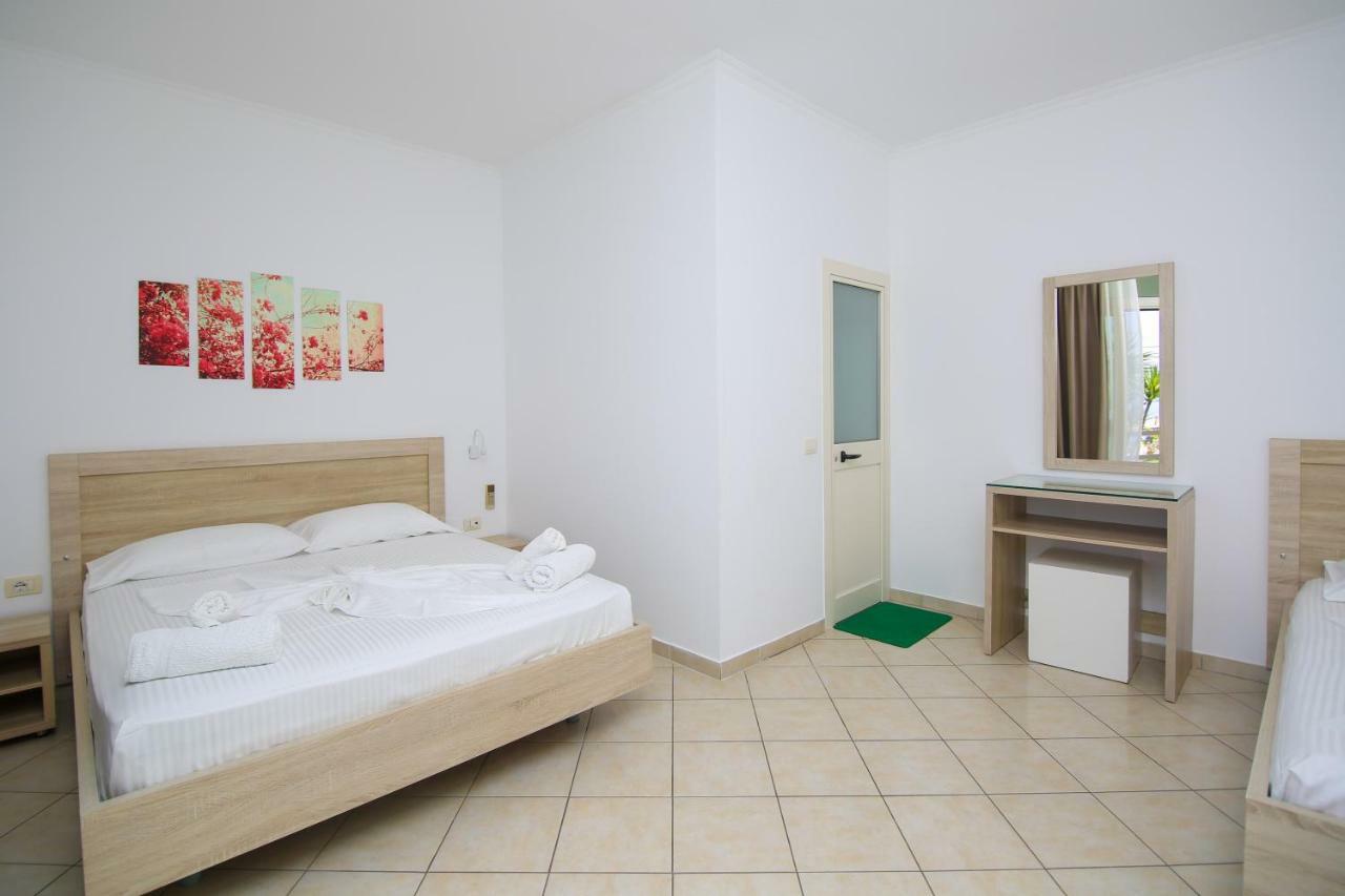 Hotel Jon Dhermi Ngoại thất bức ảnh